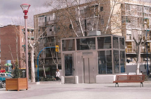 Aparcamiento subterráneo para residentes y plaza pública. Calle Batalla de Brunete.